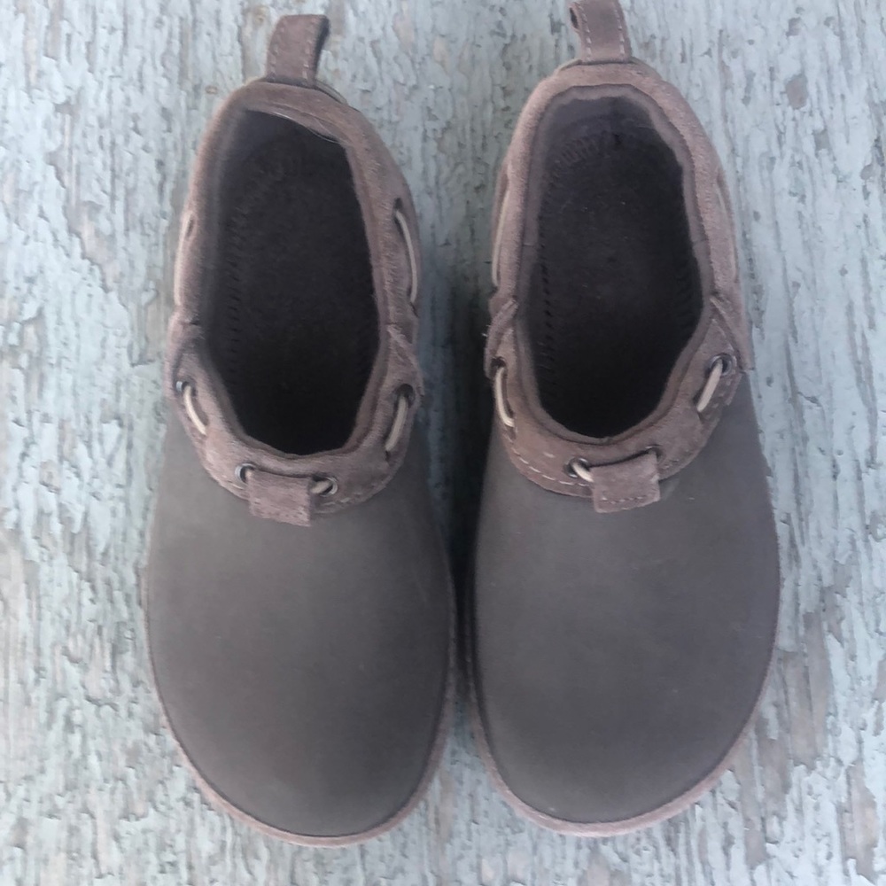 Size 7 women’s crocs